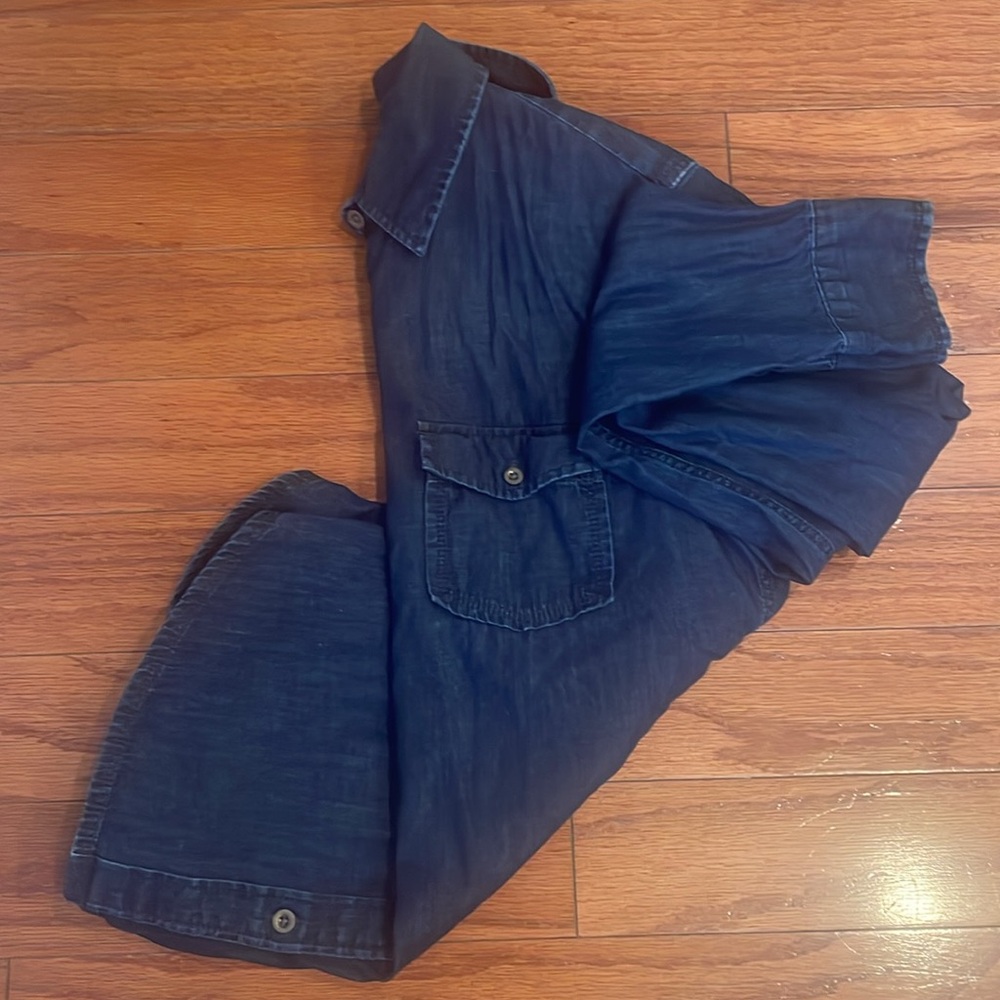 Dark denim Banana Republic soft wash button down - size small